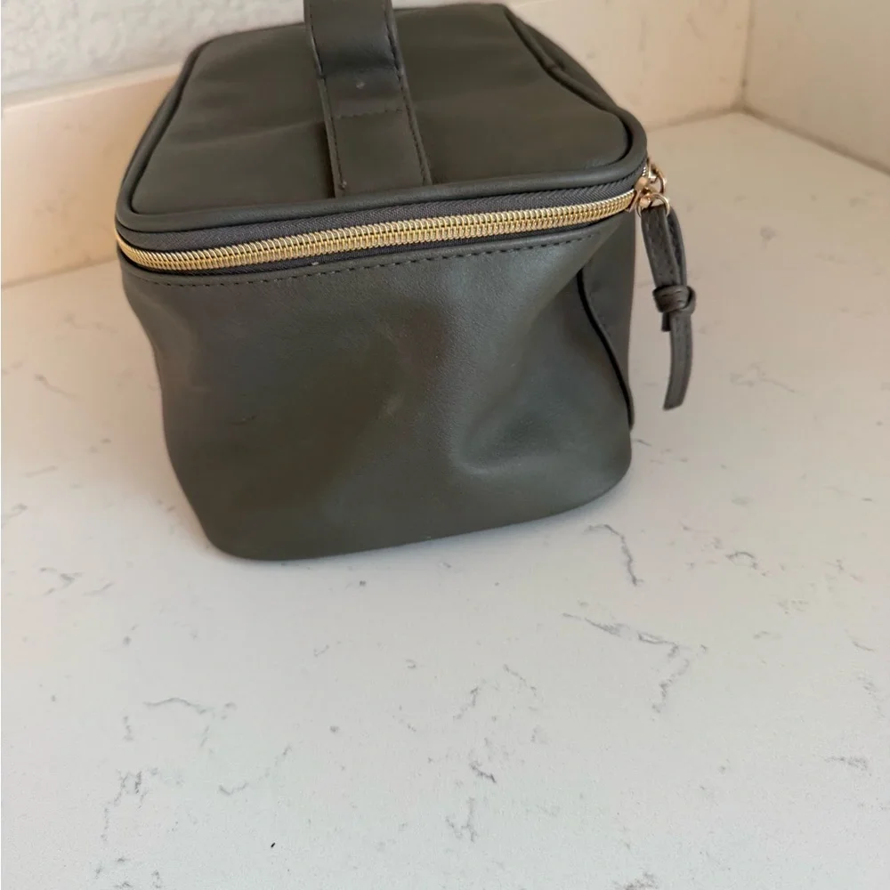 Tender Love + Carry Cosmetic Bag Gray Zip Makeup Travel Case